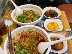 -呷佬·长沙手工米粉(金沙江路店)
