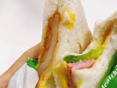 奥尔良鸡肉火腿三明治-中粮丰通（北京)食品有限公司