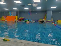 -蓝鲸奇亲子游泳俱乐部