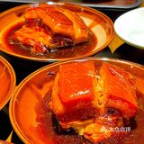 三鲜汤：满满的一大盆，虾仁、肉圆、鱼圆和各式蔬菜