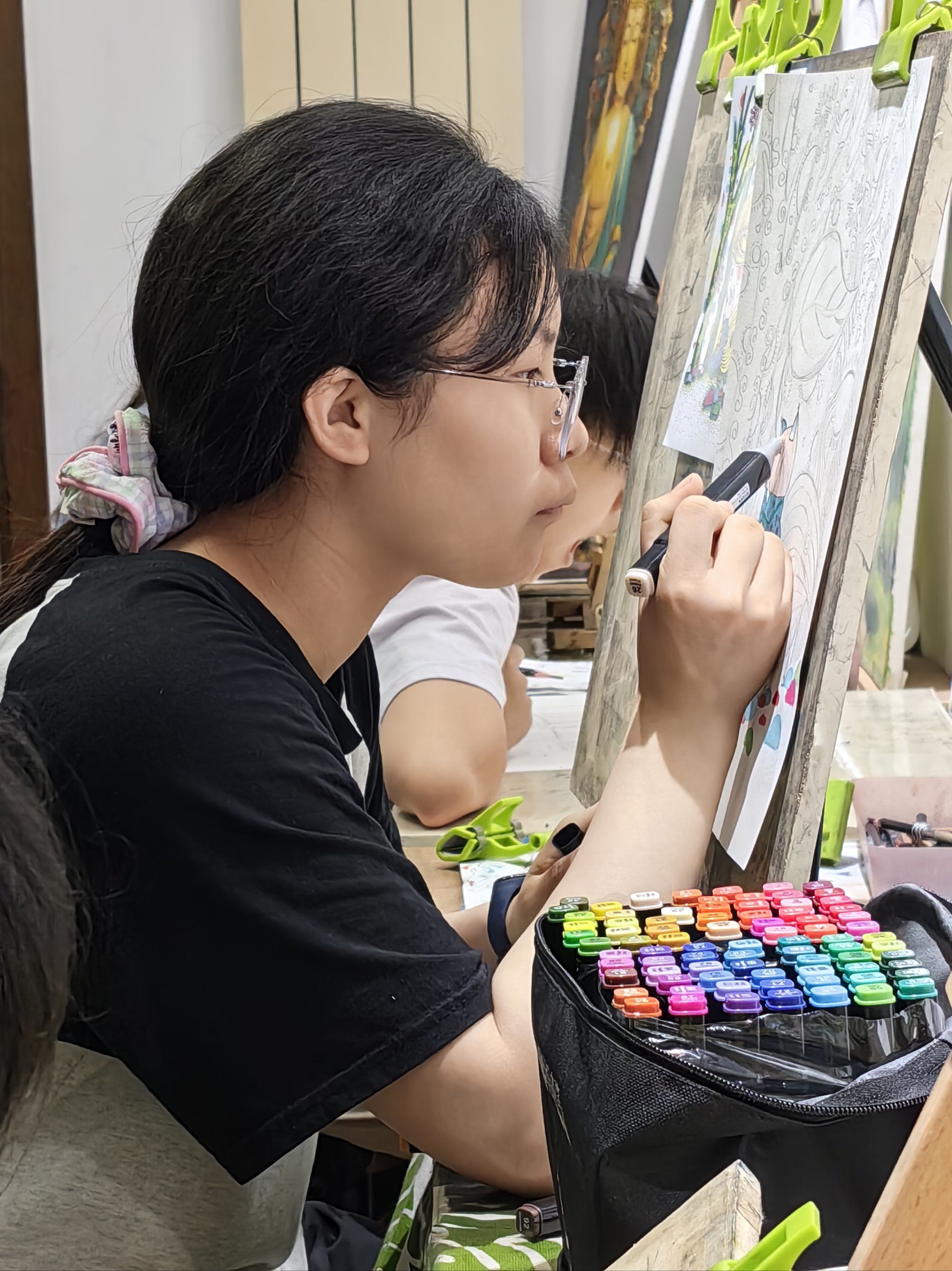 素像画室六年级学生美术课,学习画画的快乐时光