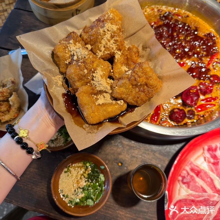 [色]来重庆第一顿吃本地人推荐的董眼镜火锅！