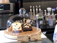 焦糖坚果磅蛋糕-DECAMERON十日谈(卓悦汇店)