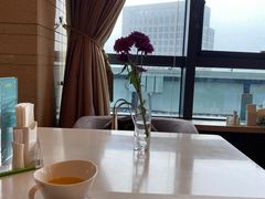 靠窗位-青岛中心假日酒店·蓝天行政酒廊