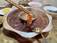 -渝嘴小老弟老火锅(华新村店)