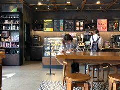 大堂-星巴克臻选(青岛麦凯乐分店)