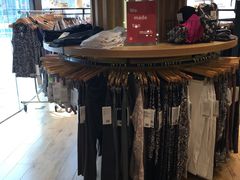 -lululemon(上海浦东IFC店)