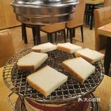 人很客气 包房是那种纯日式的榻榻米 感觉十足!