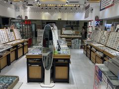 -美式眼镜·授权蔡司.依视路.尼康.豪雅.明月(人民广场店)