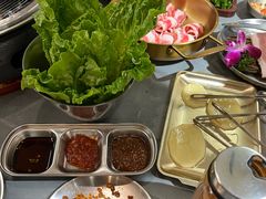 -围炉肉舍•炭烤活鳗•丹东海鲜烤肉(步行街店)