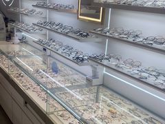 -美式眼镜·授权蔡司.依视路.尼康.豪雅.明月(南翔印象城店)
