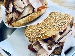 烧饼夹肘子肉-老四烧饼铺(丽源路店)