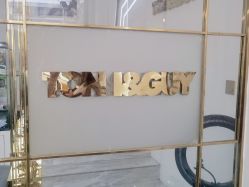 -托尼盖·烫发·染发·专业店