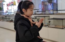 -Moni星球萌宠·小马宝莉·灵蛇·高端高阶全萌宠互动体验俱乐部(红豆国际广场店)