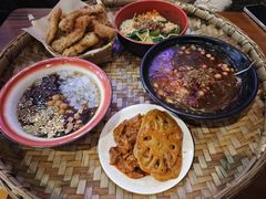 -爆炸头阿姨小四川正宗川味小吃(无任何分店)