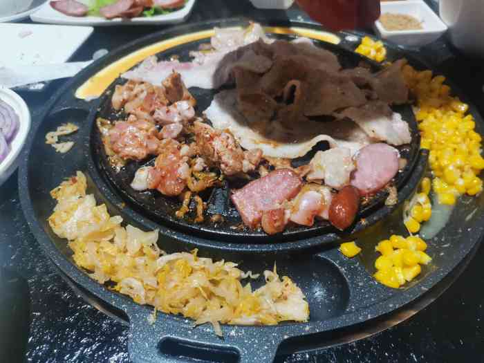火焰山·东北炭火烤肉(龙阳店)-"[薄荷]环境:店面不大,中午去的人比较