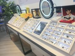 -天空之镜眼镜店蔡司依视路配镜授权零售店(望京颐堤港店)