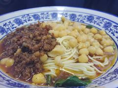 -渝之汇牛肉豌杂面