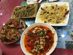 -乡土特色.冷锅鱼.牦牛肉汤锅