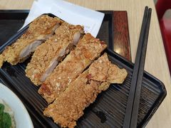 酥嫩鸡腿排卤肉饭-永和大王(漕宝店)