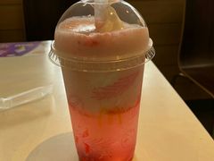 草莓麦炫酷-麦当劳(龙湖时代天街店)