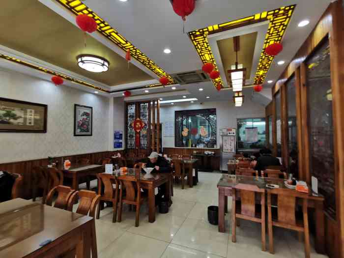 胡记面馆-"中午没赶上饭点,想吃口面条,招牌面很多要.