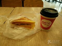-85度C(生甜甜圈研究工坊·上海平凉店)