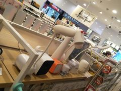 -名创优品(北京新中关购物中心地铁层店)