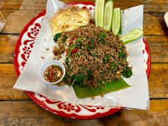 -席娜卡琳火车铁道夜市