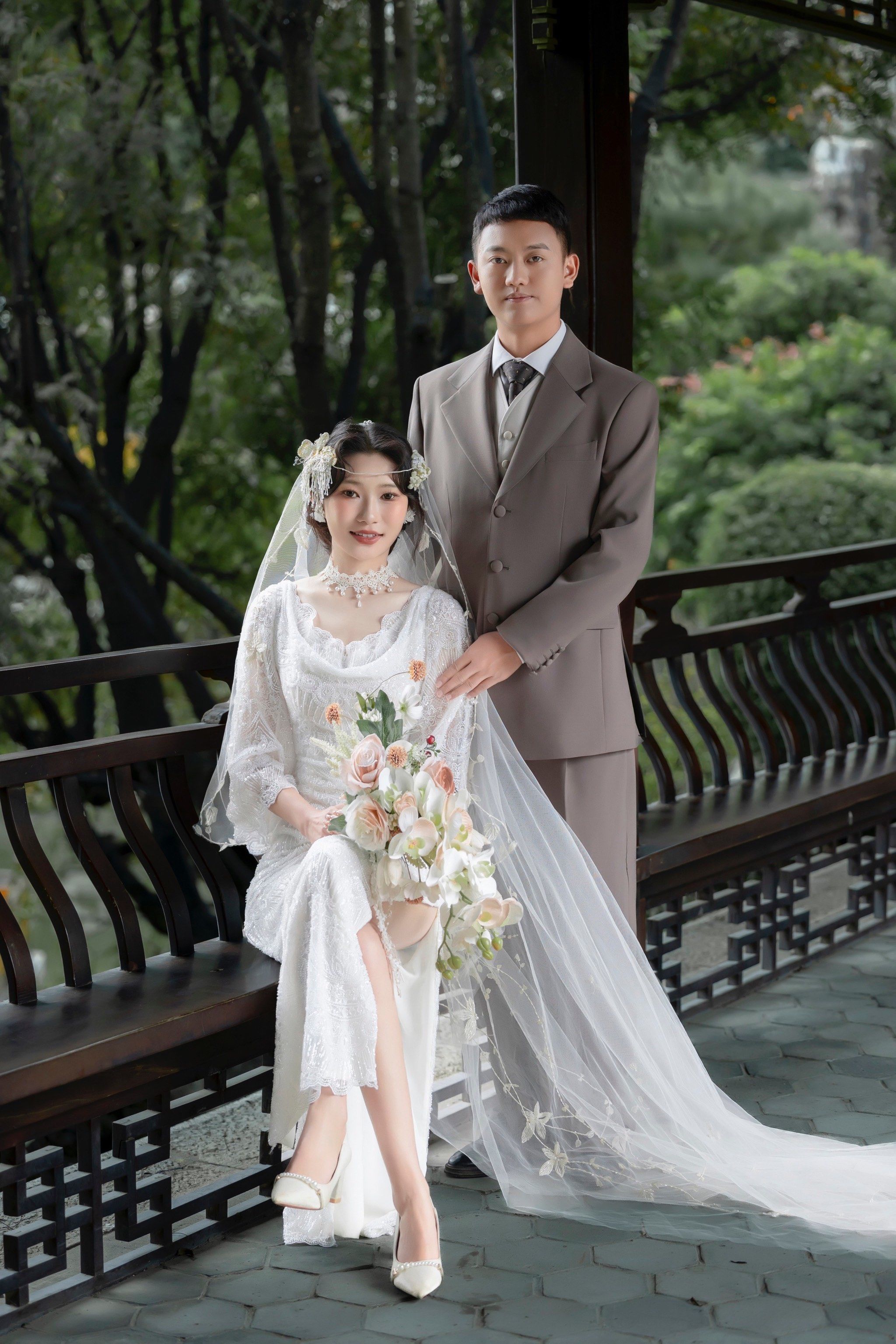 一眼惊艳的民国园林婚纱照