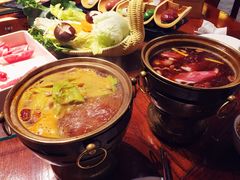 红油番茄锅和清油麻辣锅-古关火锅店(古北水镇景区店)