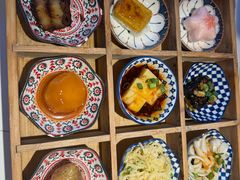 -阿瓦山寨·湘菜现炒·剁椒鱼头王(咸阳总店)