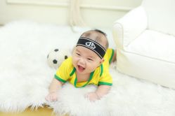 -亲吻宝贝儿童摄影