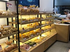 面包甜点陈列柜-山崎面包(苏州中心店)