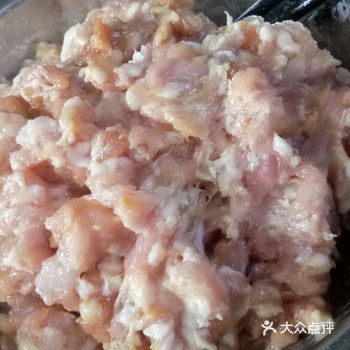 饺子还是自家包的好吃。 梅肉肉馅，梅肉是猪小弟身上的