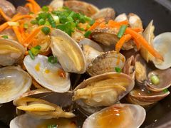 -何妹湿辣牛肉·粤式烧烤砂煲(桂雅路店)
