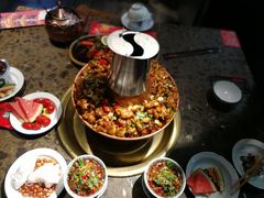 -沪小二炭火蛙锅(淮海中路美食不夜城店)