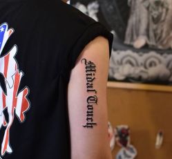 -越域刺青