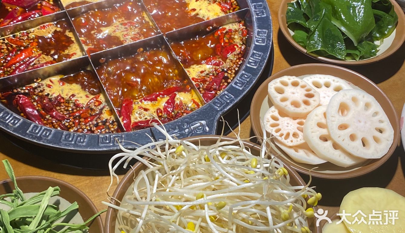 洪崖洞简直是火锅城[愉快]