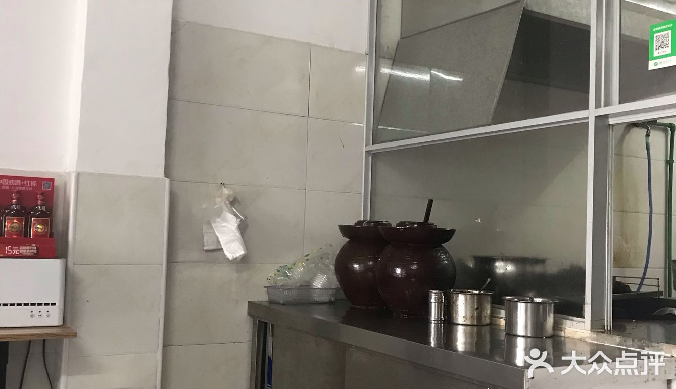 大夏天吃粉真的很需要勇气, 哪怕店里风扇很大到处吹