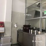 大夏天吃粉真的很需要勇气, 哪怕店里风扇很大到处吹