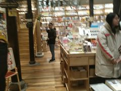 -猫的天空之城概念书店(杭州南宋御街店)