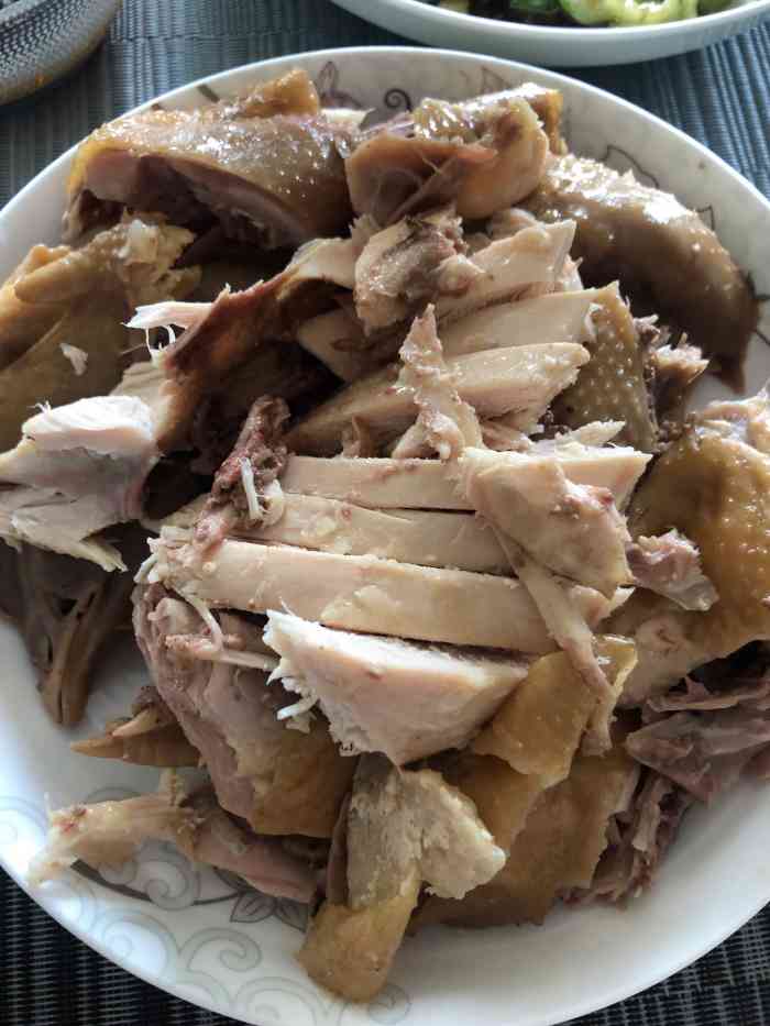 刘家烧鸡-"人多的呀,跟它挨着的腊牛肉更是人多,春节.