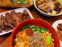 -爆炸头阿姨小四川正宗川味小吃(无任何分店)