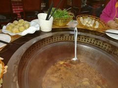 -粘豆包柴火铁锅炖