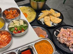 -山野的朋友露营炭火烤肉