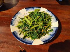 -Cuc Gach Quan Restaurant