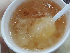 桃胶银耳炖雪梨-五条人糖水铺(光谷世界城店)