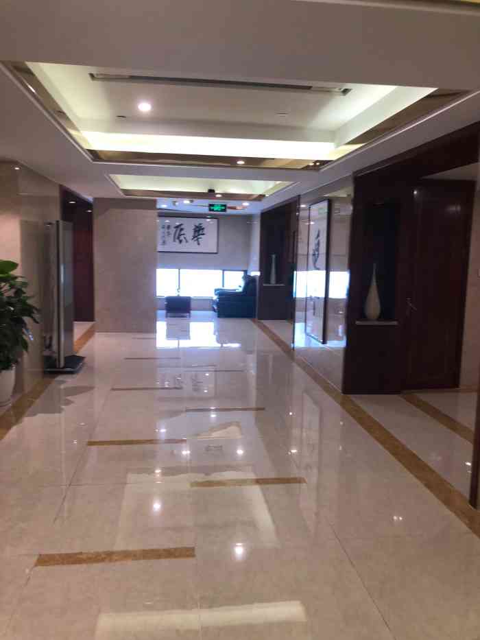 华辰银座酒店-"住了豪华大床房,首先周边环境很次,距离市.