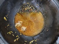 -东北烧烤铁锅炖水库鱼